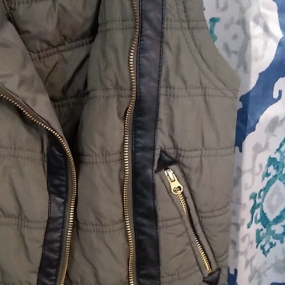 Utility Vest - Picture 3 of 5